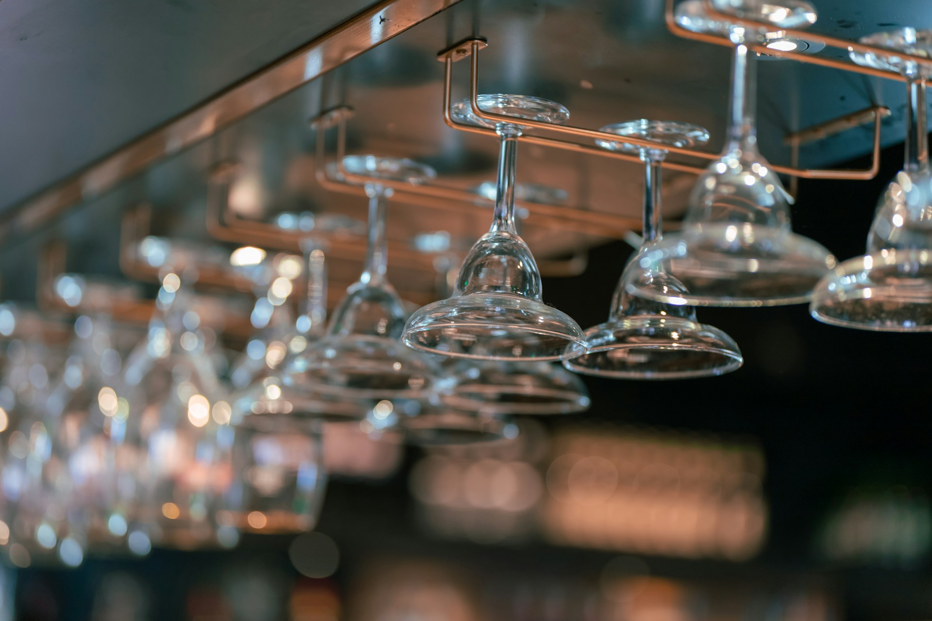 Verres suspendus.
Vigilance sur l'hygiène alimentaire durant les fêtes de fin d'année.
Avant-Garde conseil, audit, conseil et formation en hygiène et sécurité alimentaire. Bordeaux, Biscarrosse, Biarritz.